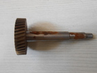 Шестерня косозубая 39 с валом Makita (арт. 151755-1)